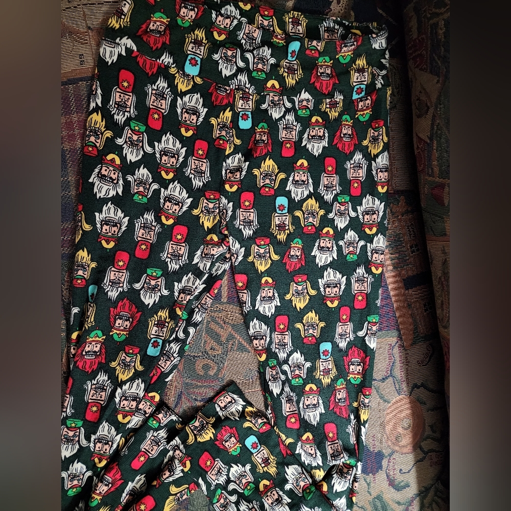 Lula Roe Knuck Cracker leggings